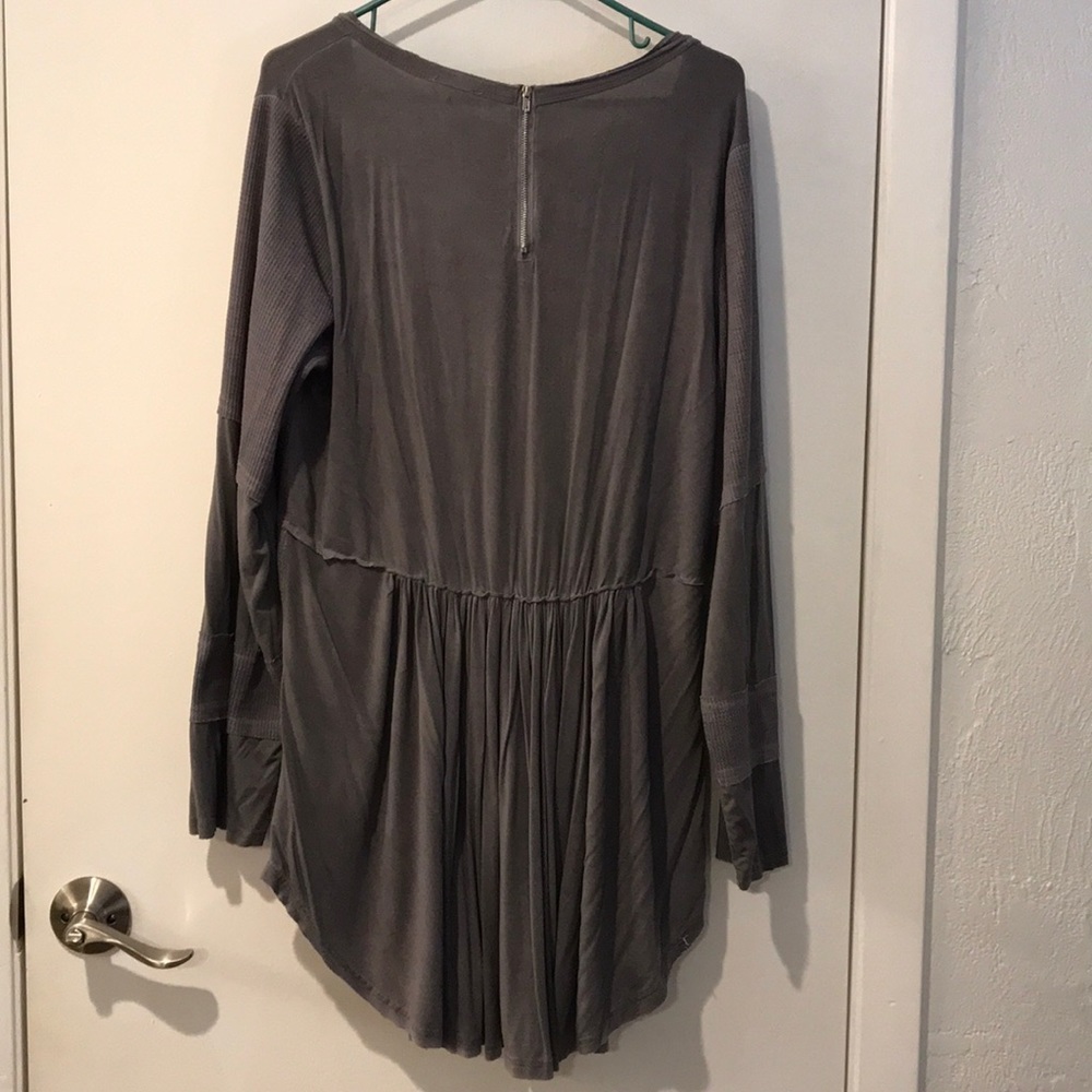 Super soft and stylish gray blouse - Picture 4 of 4